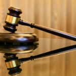 Proces sądowy vs. ugoda z bankiem – która opcja jest korzystniejsza dla frankowiczów?