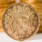 Kredyt frankowy: kiedy warto rozważyć ugodę, a kiedy lepiej wybrać drogę sądową?